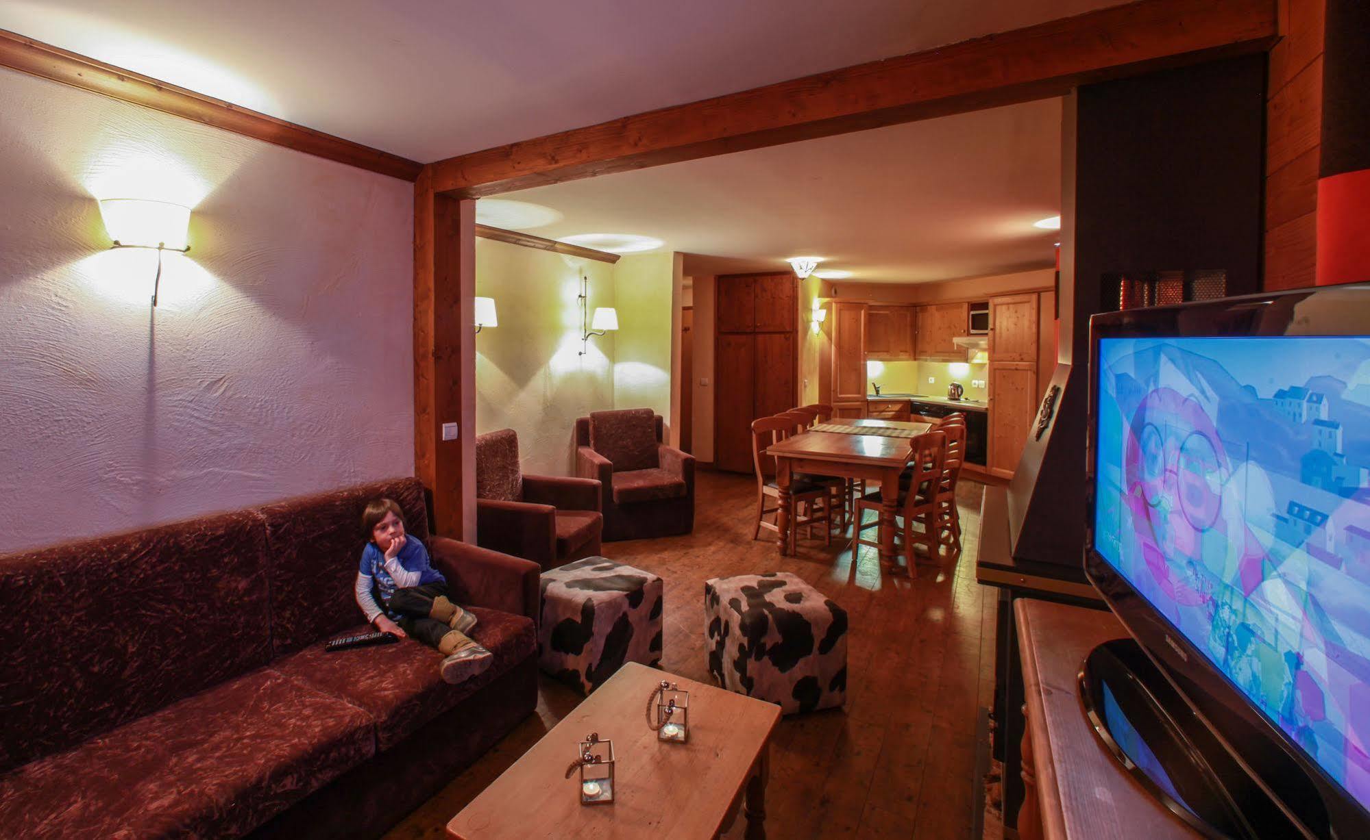 تينْيِ Chalets Montana Planton المظهر الخارجي الصورة